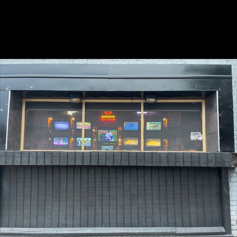 PLAYERS SPORTS BAR with 19 Reviews & 16 Photos 328 Niagara St