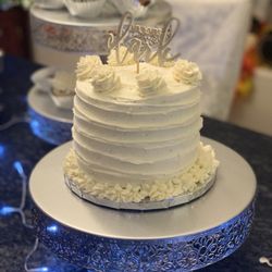 Baby Got Cupcakes - Simple but elegant wedding cake