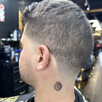 Kings Den by Mark Angelo - Skin taper - Barbers Near Me - Levittown, New York Kings Den by Mark Angelo - Skin taper - Barbers Near Me - Levittown, New York