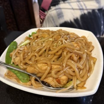 Golden Flower Vietnamese - Stir fried 140. Udon Noodle Stir-Fry with chicken - Vietnamese Near Me - Reno, Nevada Golden Flower Vietnamese - Stir fried 140. Udon Noodle Stir-Fry with chicken - Vietnamese Near Me - Reno, Nevada