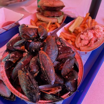 Claws - Mussels, jr lobster roll, and the honey butter chicken sandwich! Sooo good!! - Seafood Near Me - West Sayville, New York