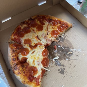 Papi’s Ohana - Pepperoni pizza. Very tasty lots of cheese and sauce and crust were top notch. - Pizza Near Me - Lahaina, Hawaii
