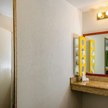 Motel 6 - bathroom - Hotels Near Me - Oakdale, California Motel 6 - bathroom - Hotels Near Me - Oakdale, California