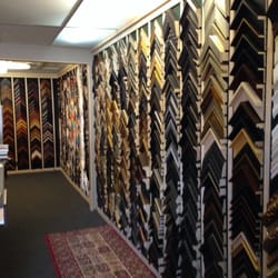 Guzapa Art & Frame - Wide selection of wood mouldings.