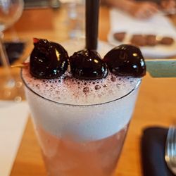 The Duck & The Peach - PEACHY PUNCH | 17 | rum, peach, cranberry, pineapple, orange,lime