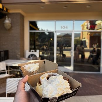 Cinnaholic - Old Skool Roll - Desserts Near Me - Corona, California