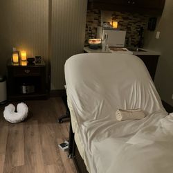 Fairmont Macdonald Fitness Centre - Massage treatment room