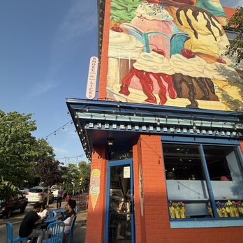 Bmore Licks - Outside - Ice Cream & Frozen Yogurt Near Me - Baltimore, Maryland