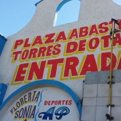 Plaza Abastos Torres de Otay - Esta entrada esta en el Blvd. Bellas Artes
