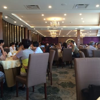 Lee Garden Seafood Restaurant - Spacious dinning room - Dim Sum Near Me - Burnaby, British Columbia Lee Garden Seafood Restaurant - Spacious dinning room - Dim Sum Near Me - Burnaby, British Columbia