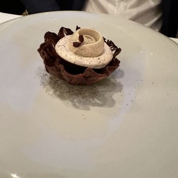 Le Cinq - Chocolate dessert - French Near Me Le Cinq - Chocolate dessert - French Near Me