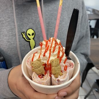 Rollin Creamery - Strawberry cheesecake - Ice Cream & Frozen Yogurt Near Me - Bakersfield, California