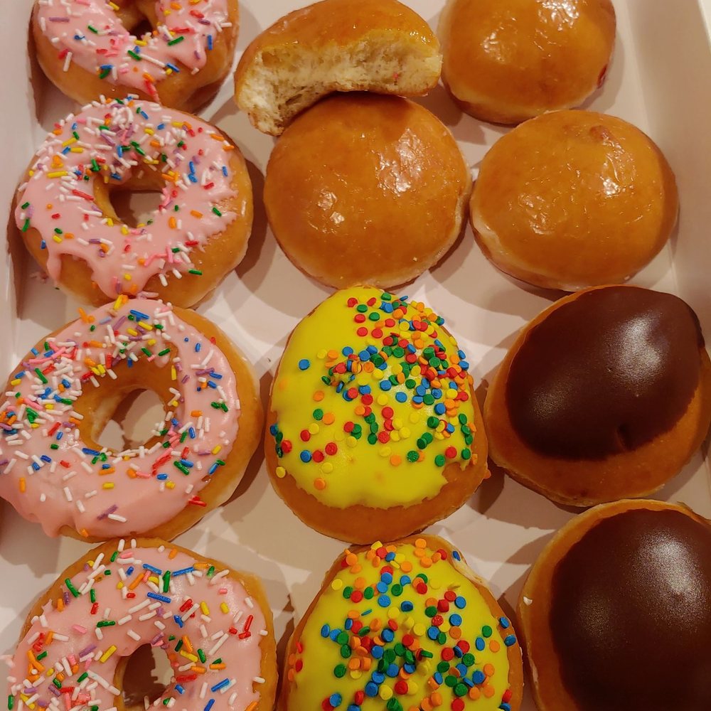 My "assortment" of donuts. Yes, they do make more than five different kinds of donuts. And two "jelly filled" had no filling.