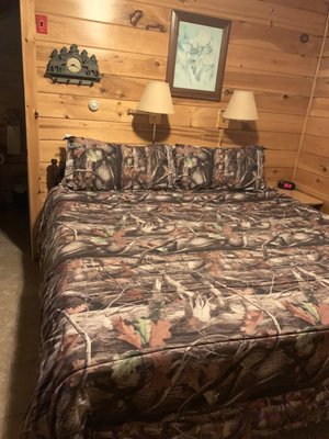 Bear's Den Restaurant & Tavern / Log Cabin Motel by null