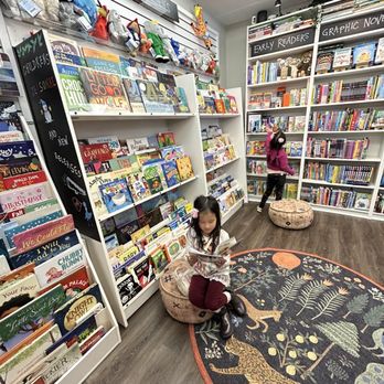 Corner Bookstore - Bookstores Near Me - New York, New York