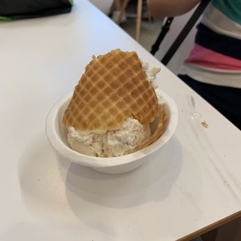 Dasher & Crank - They couldn't properly make a cone - Ice Cream & Frozen Yogurt Near Me - Miami, Florida