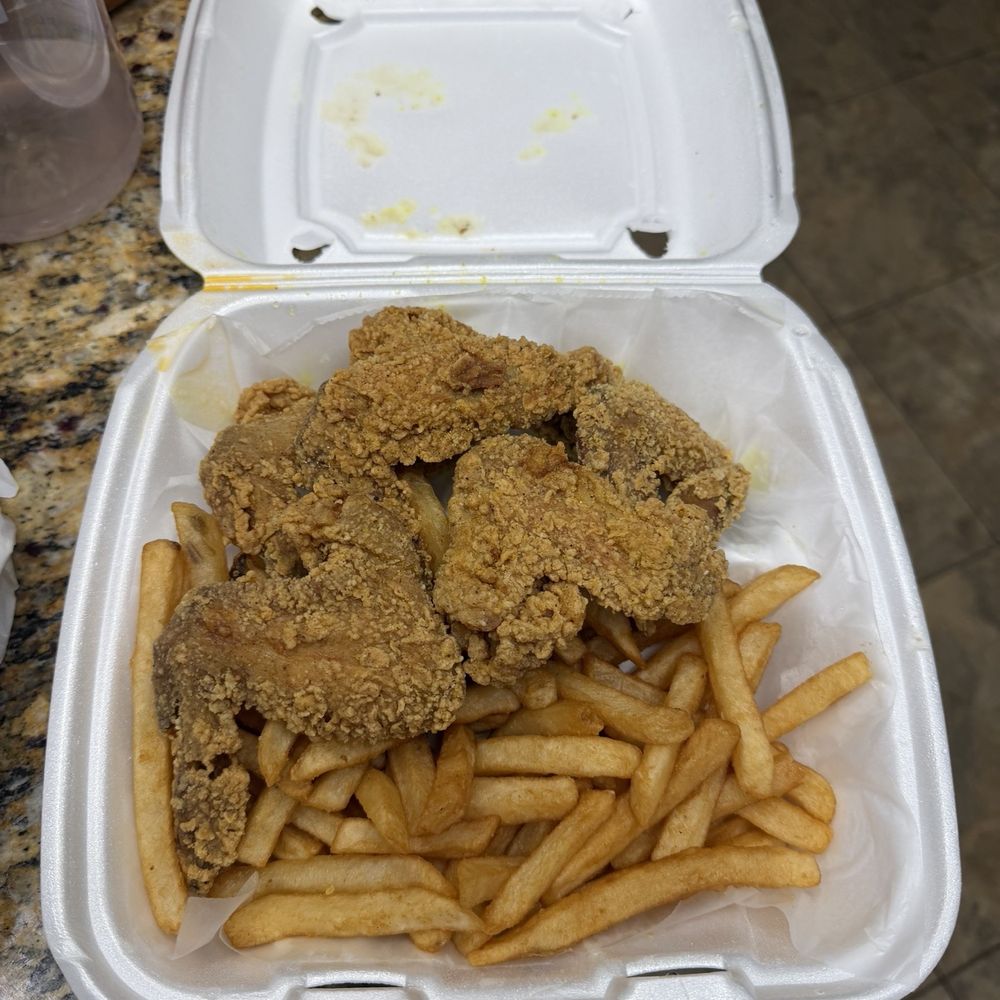Cajun Cooks - 4 pc Whole Wing Dinner - Seafood Near Me - Union City, Georgia