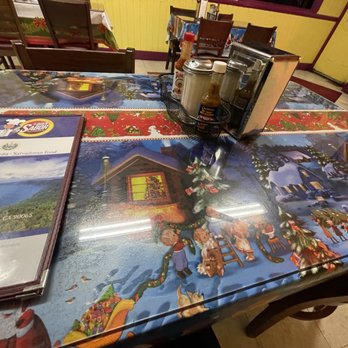 El Buen Sabor - Holiday Themed tablecloths - Salvadoran Near Me - Los Angeles, California