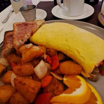 Florence Prime Diner - Omelet con papa's - Diners Near Me - Elmhurst, New York
