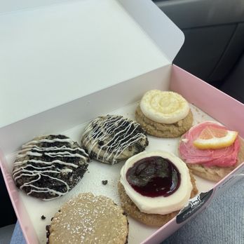 Crumbl - Chandler - Mini 6-Pack - Bakeries Near Me - Chandler, Arizona Crumbl - Chandler - Mini 6-Pack - Bakeries Near Me - Chandler, Arizona