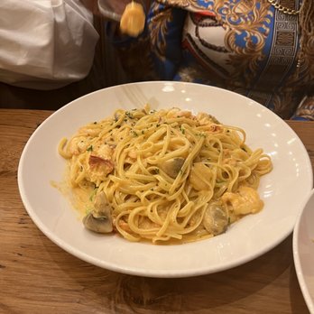 Bahama Breeze - Shrimp linguini - Bars Near Me - Gainesville, Florida Bahama Breeze - Shrimp linguini - Bars Near Me - Gainesville, Florida