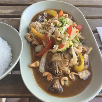 Nana Sushi Thai - Cashew Chicken stir fry! Chicken is super fresh and tender. - Sushi Bars Near Me - Evergreen, Colorado Nana Sushi Thai - Cashew Chicken stir fry! Chicken is super fresh and tender. - Sushi Bars Near Me - Evergreen, Colorado