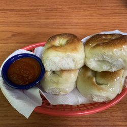 Ari’s Little Italy Restaurant - Garlic knots