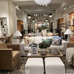 Pottery Barn - Entrance