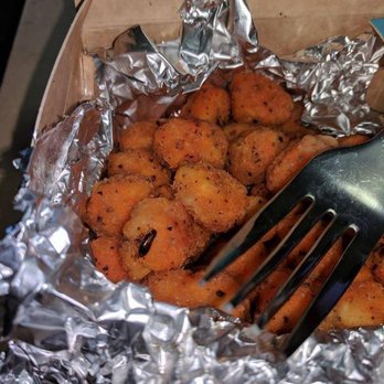 Extreme Pizza - I ordered some boneless wings yesterday Buffalo and I found what looks like a bug Roach.I wish the Pizza place contacts me for a refund - Pizza Near Me - Walnut Creek, California
