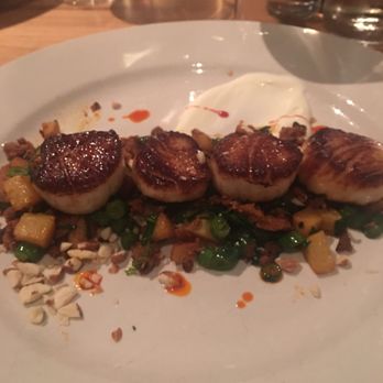 Beckett's Table - Yummy. Scallops for dinner with a crisp New Zealand white wine - New American Near Me - Phoenix, Arizona Beckett's Table - Yummy. Scallops for dinner with a crisp New Zealand white wine - New American Near Me - Phoenix, Arizona