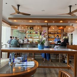 Lanai bar