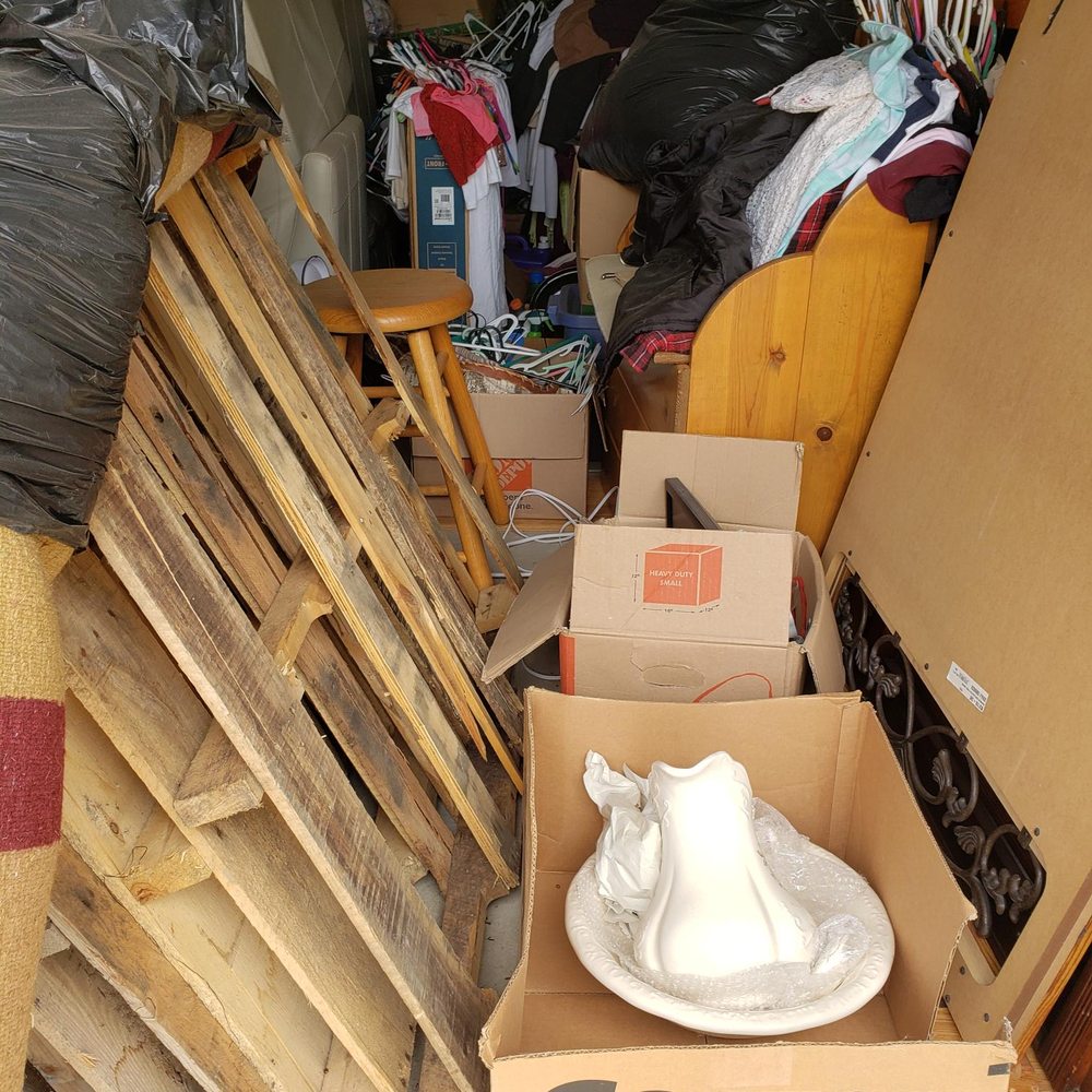 Alex Movers - Storage unit Alex Movers threw my personal property in to. - Movers Near Me