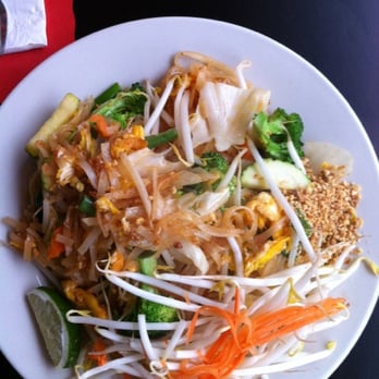 Bee's Thai Cuisine - pad-thai - Thai Near Me - Providence, Rhode Island
