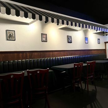 Casa De Pizza - Dining area indoors - Pizza Near Me - Granada Hills, California Casa De Pizza - Dining area indoors - Pizza Near Me - Granada Hills, California