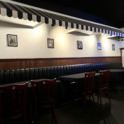 Casa De Pizza - Dining area indoors