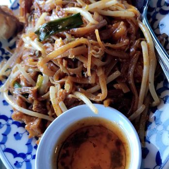 Di Chan Thai Restaurant - Shrimp and chicken pad Thai. - Thai Near Me - San Diego, California Di Chan Thai Restaurant - Shrimp and chicken pad Thai. - Thai Near Me - San Diego, California