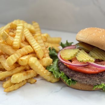 Savannah's Eats & Treats - OG burger with fries - Food Trucks Near Me Savannah's Eats & Treats - OG burger with fries - Food Trucks Near Me
