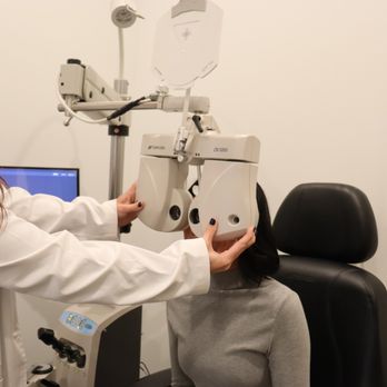 Village Eyecare - Wicker Park - Doctor using eye machine - Optometrists Near Me - Chicago, Illinois Village Eyecare - Wicker Park - Doctor using eye machine - Optometrists Near Me - Chicago, Illinois