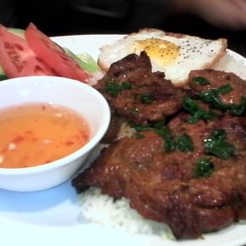 Hoi An Cafe - Lemon grass chicken on rice - Vietnamese Near Me - Vancouver, British Columbia