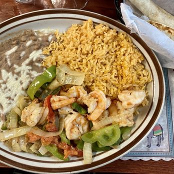 El Amigo Burrito - Camarones a la Plancha with accompanying flour tortillas - Mexican Near Me - Santa Clara, California El Amigo Burrito - Camarones a la Plancha with accompanying flour tortillas - Mexican Near Me - Santa Clara, California