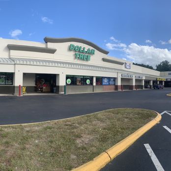 Dollar Tree - Outside, i find it funny that their rival is literally a store away lol - Discount Store Near Me - Brandon, Florida