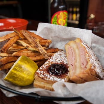 Mojos Bar & Grille - Monte Cristo - Bars Near Me - Troy, Ohio