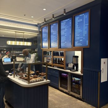 Daily Provisions - Rockefeller Center - Ambiance - Sandwiches Near Me - New York, New York Daily Provisions - Rockefeller Center - Ambiance - Sandwiches Near Me - New York, New York
