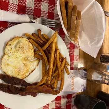 Toujours Mikes - a breakfast of eggs, bacon and french fries - Pizza Near Me - Témiscouata-sur-le-Lac, Quebec Toujours Mikes - a breakfast of eggs, bacon and french fries - Pizza Near Me - Témiscouata-sur-le-Lac, Quebec