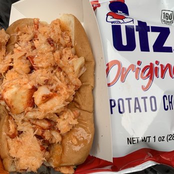 Pauli's - Hot lobster roll - Sandwiches Near Me - Boston, Massachusetts