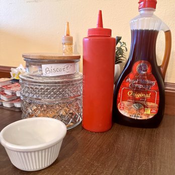 Ili’s Cafe - Table setup - Cafes Near Me - Danvers, Massachusetts