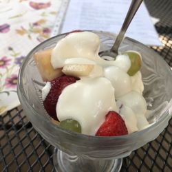 Gaststätte Zur Wetterau - Mascarpone mit frischen Obst