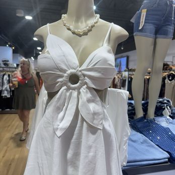 Bloomingdale's Outlet - Outlet Stores Near Me - Sunrise, Florida