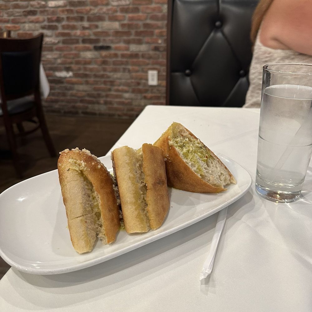Poppys Italiano - excellent garlic bread mmmmmm - Italian Near Me - St. Augustine, Florida Poppys Italiano - excellent garlic bread mmmmmm - Italian Near Me - St. Augustine, Florida