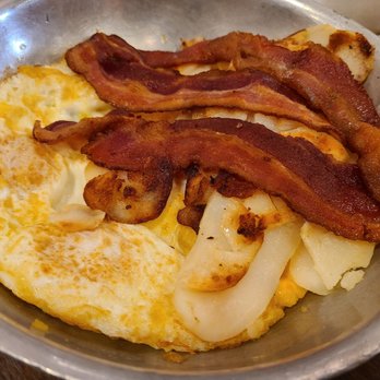 Lou Mitchell's - 2 eggs breakfast with bacon and hash browns - Breakfast & Brunch Near Me - Chicago, Illinois